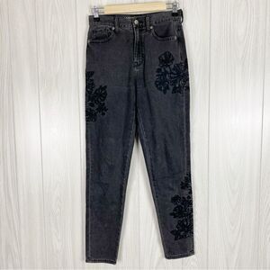 American Eagle | Black Floral Embroidered High Waisted Mom Jeans Size 00